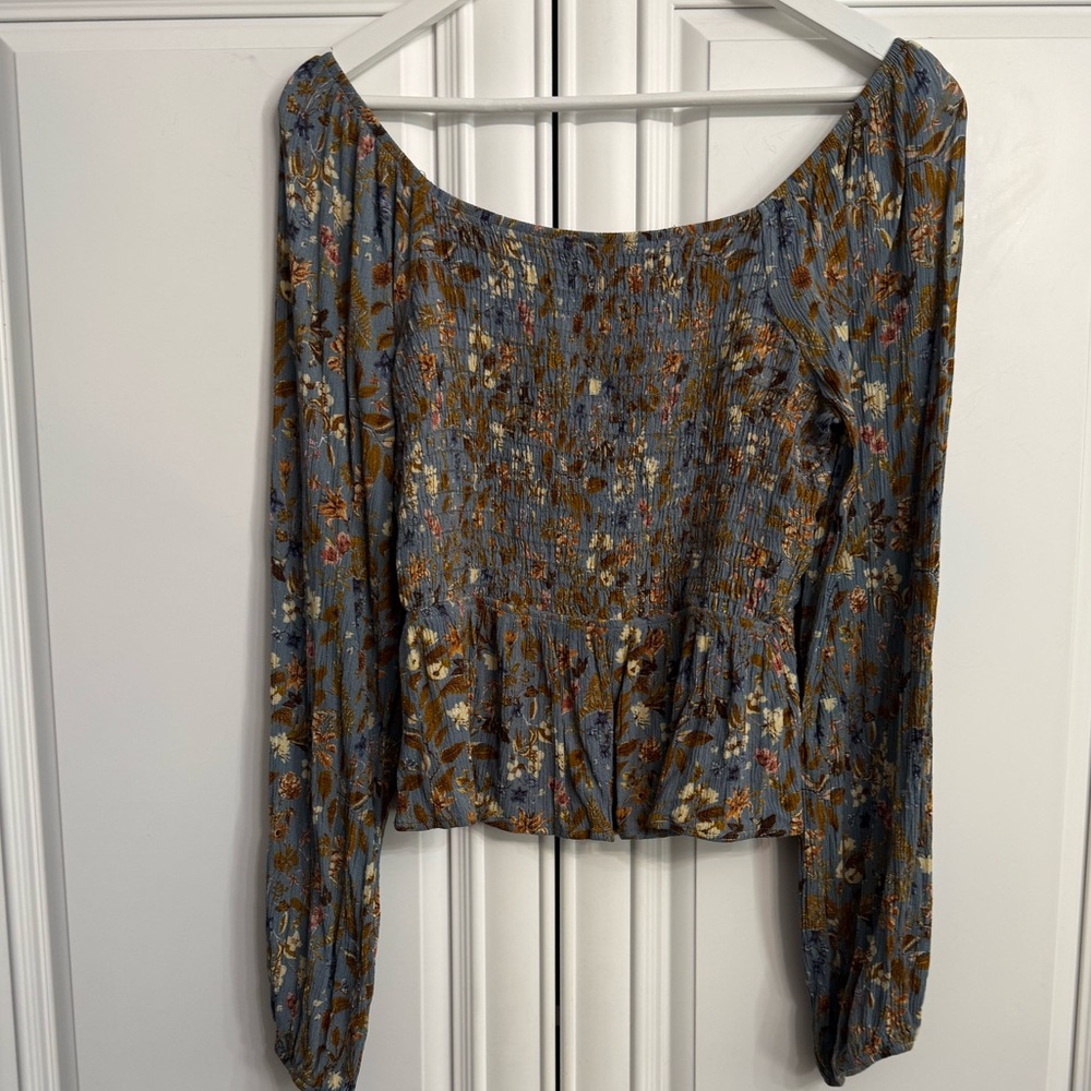 White Birch Women's Medium Blue w/Floral Print Smocked Long Sleeve Blouse Boho